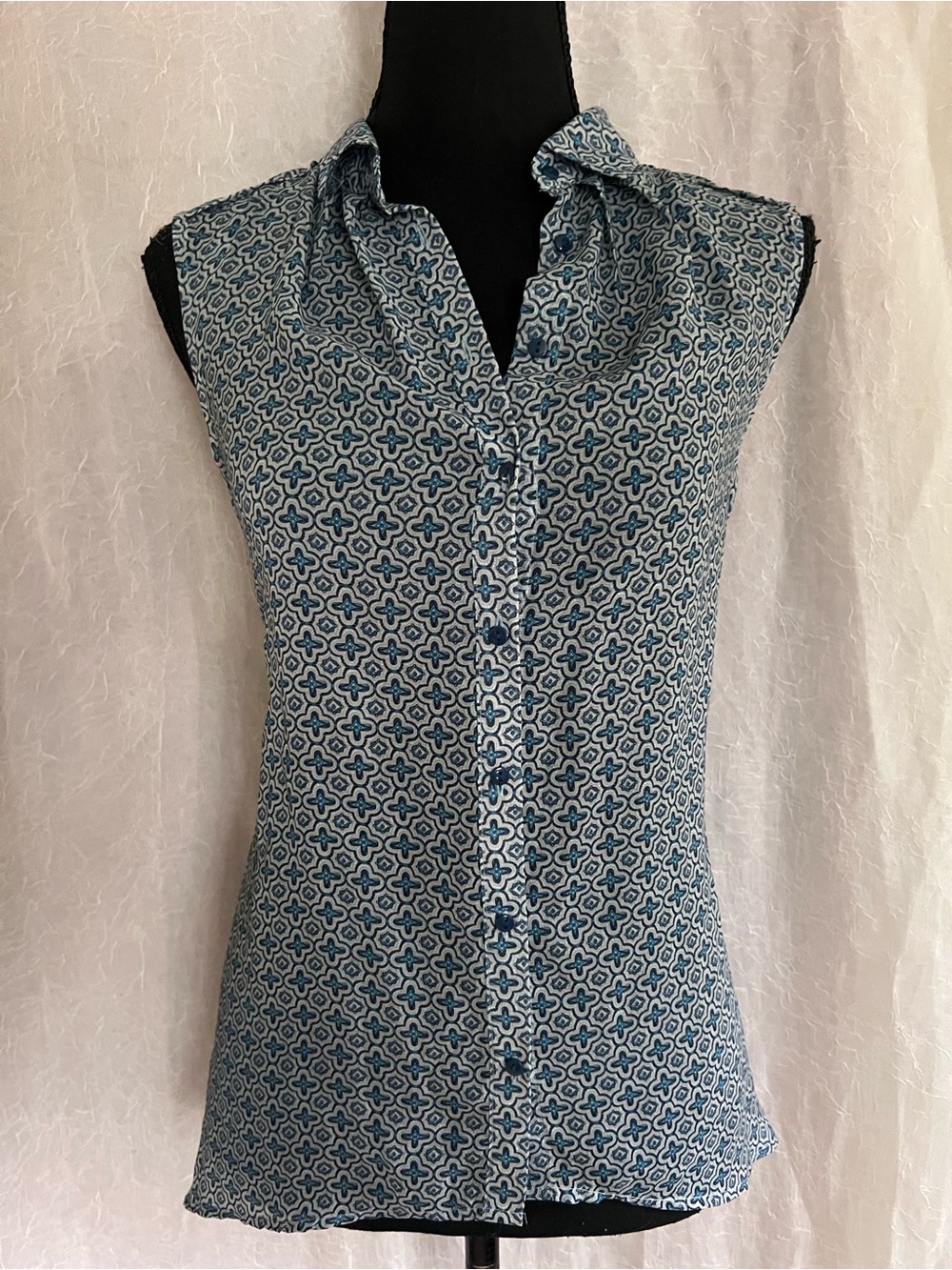 H&M Blue and White Sleeveless Geometric Button Front Blouse semi sheer
